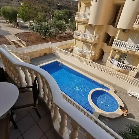 2bed Flat With Big Lounge&pool!5min Walk To Beach! דירה *
