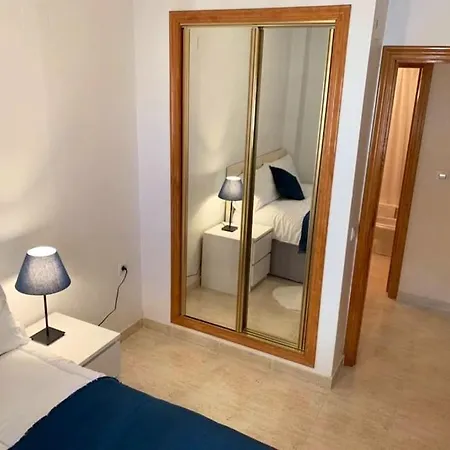 2bed Flat With Big Lounge&pool!5min Walk To Beach! דירה *