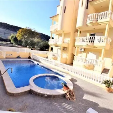 2bed Flat With Big Lounge&pool!5min Walk To Beach!