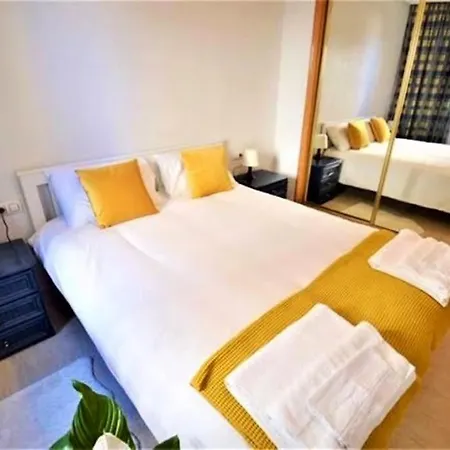2bed Flat With Big Lounge&pool!5min Walk To Beach! Apartmán